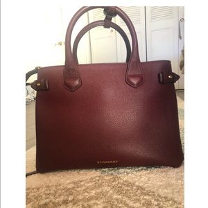 Burberry Medium Banner in Leather Mahogany Red